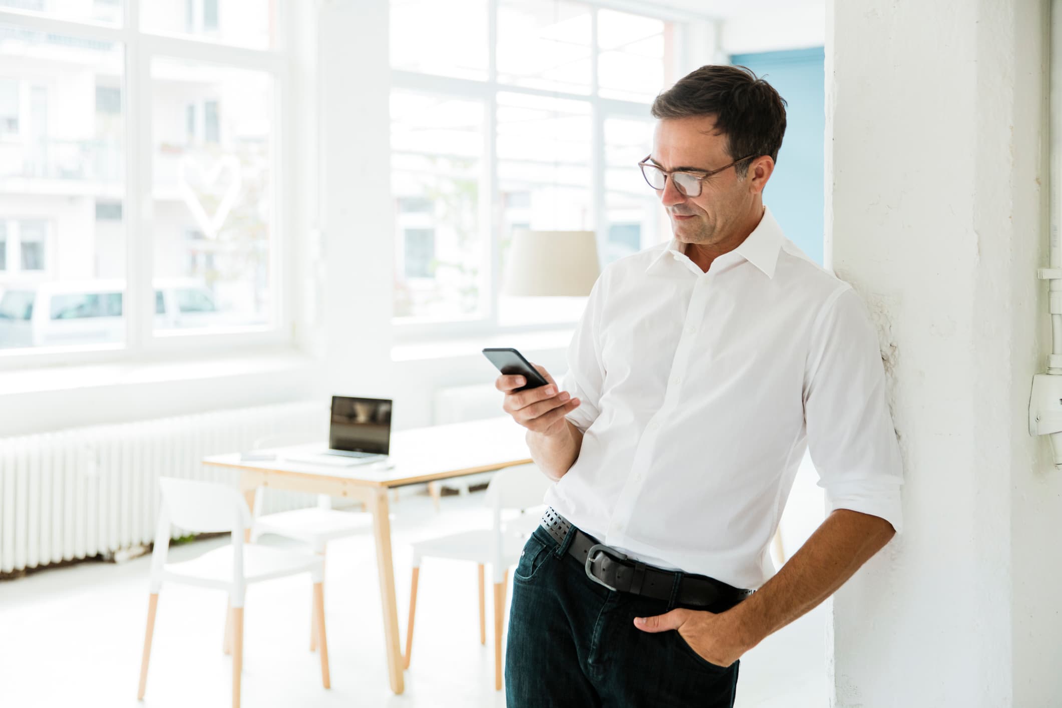 Handelszeitung | Business-Abos für Geschäftskunden <h2>Business-Abos für Unternehmen jeder Grösse</h2>
<p>Ob KMU, Team oder Grossunternehmen: Unsere flexiblen Business-Abos lassen sich individuell auf Ihre Anforderungen abstimmen. Wählen Sie zwischen Print & Digital oder Digital only – passend für moderne Arbeitsumgebungen und professionelle Teams.</p>
<h2>Ihre Vorteile</h2>
<p>Im Business-Abo profitieren Sie von:</p>
<ul>
<li>Portofreier Lieferung der gedruckten Handelszeitung-Ausgaben</li>
<li>Wirtschaftsinformationen aus einer Hand: Unlimitierter Zugriff auf alle Premium- Inhalte auf bilanz.ch</li>
<li>Inhalte der führenden Wirtschaftspublikation<strong> </strong>Handelszeitung </li>
<li>Digitalem Zugriff auf das Handelszeitung-E-Paper</li>
</ul>
